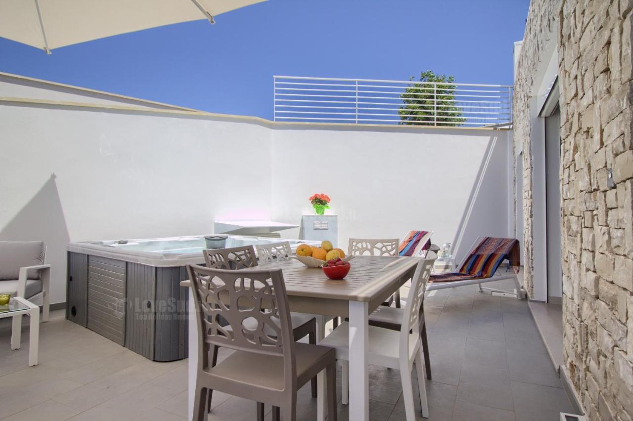 Jacuzzi Holiday Homes By Lovesud Santa Maria di Leuca Exterior foto